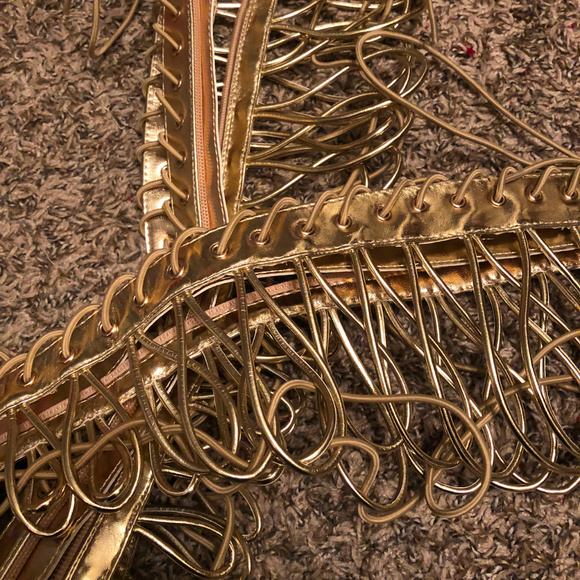 NEW Liliana Knee High Gold Gladiator Sandal Heels - Picture 4 of 4